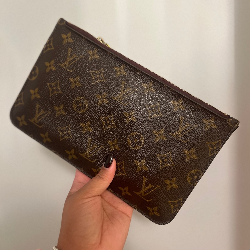 Louis Vuitton Neverfull Pochette